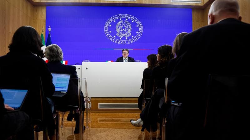 Giorgetti: “Crescita si riduce. Muoversi da soli sui conti? Non lo escluderei”