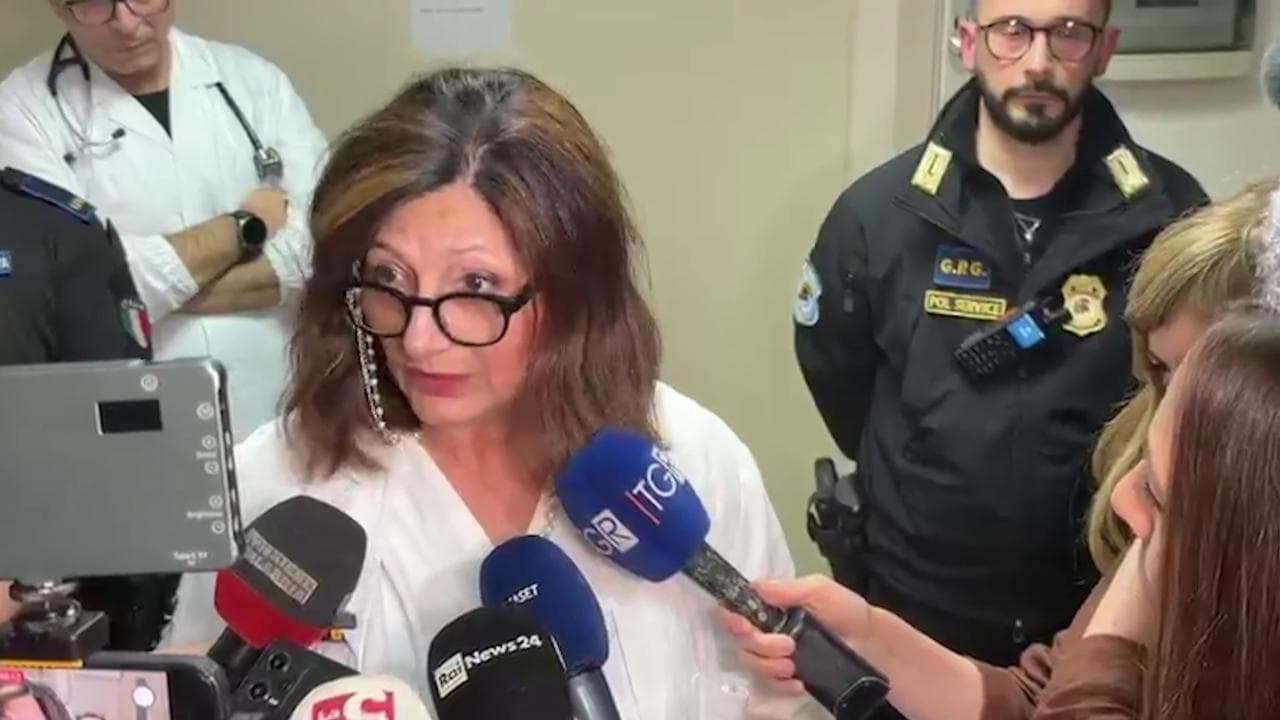 Tragedia Catanzaro, i medici: "Condizioni bimba critiche ma stabilizzate. Sarà trasferita a Genova"