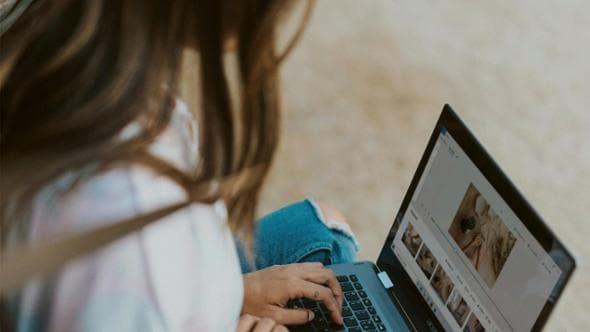 Caterina, la vita da freelance e quel miraggio di indipendenza che si rivela vuoto di appartenenza