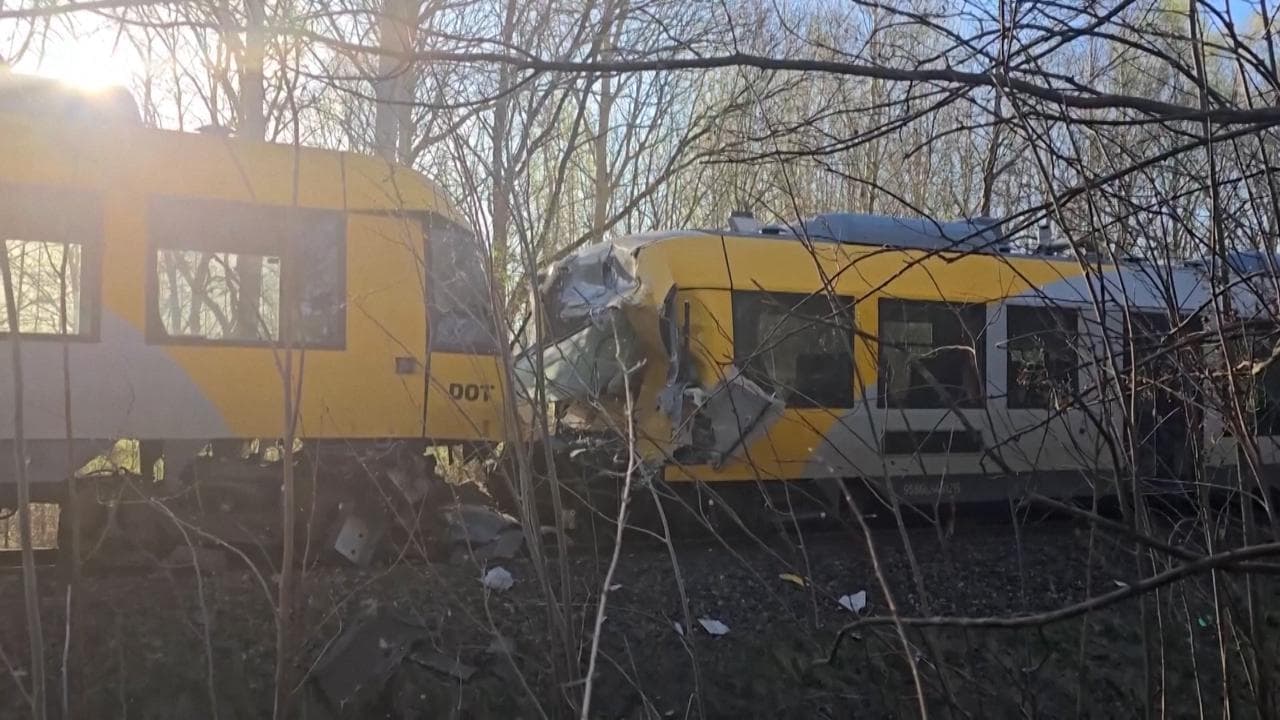 Danimarca, scontro tra due treni. I primi soccorsi con l'elicottero