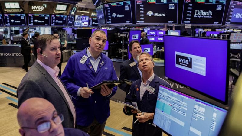 Le Borse oggi 23 aprile. Petrolio Brent di nuovo sopra i 100 dollari, Milano chiude in rialzo