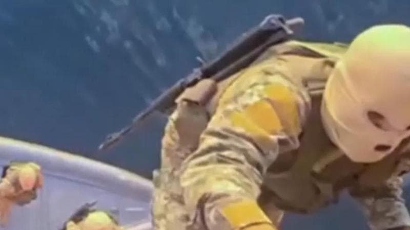 La tv di Stato iraniana mostra i momenti del sequestro delle navi mercantili Msc | L'articolo