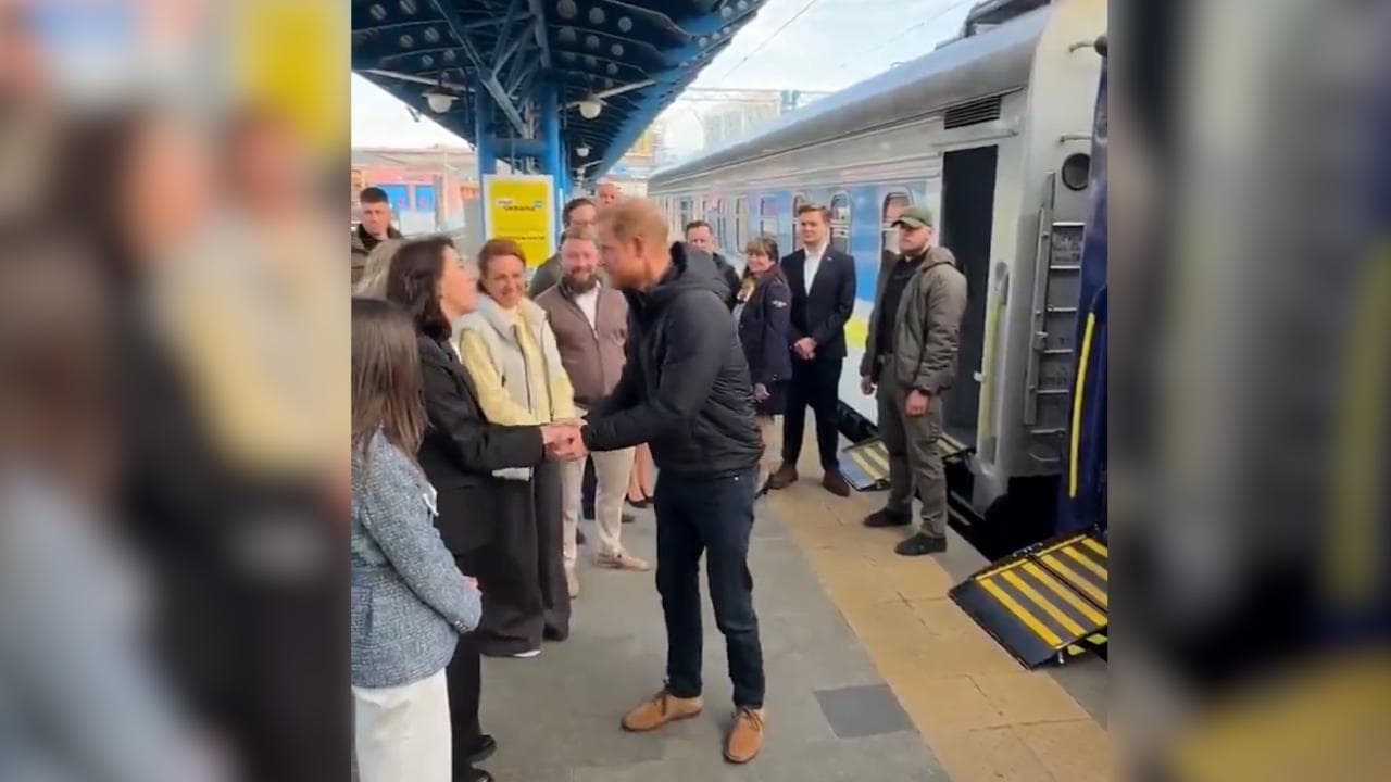 Ucraina: visita a sorpresa del principe Harry a Kiev