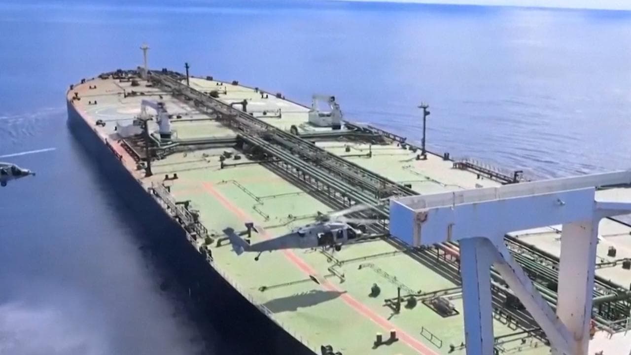 Blocco Hormuz, l'assalto delle forze speciali Usa a una petroliera iraniana