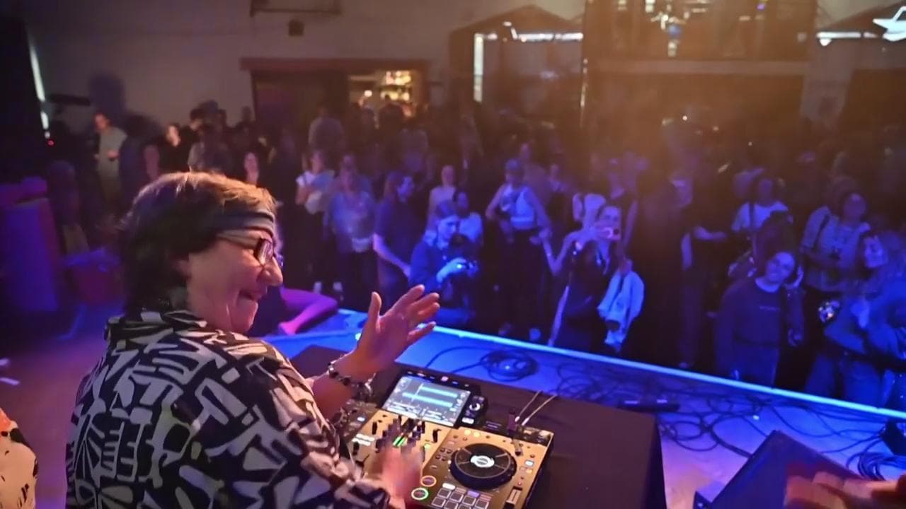 Germania, la dance music non ha età: il collettivo femminile over 65 tra ballo e DJ set