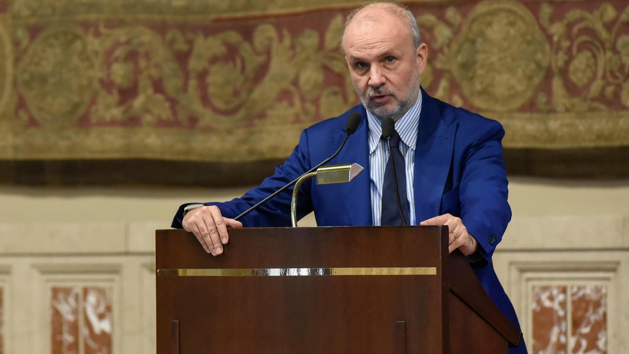 Medici di famiglia: passaggio alle Case di comunità e stipendio, cosa cambia con il nuovo decreto