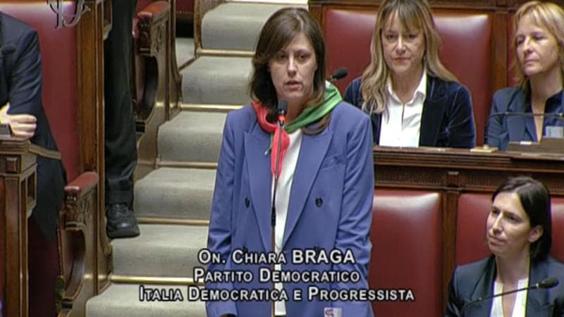 Dl sicurezza: ok della Camera, opposizione canta Bella ciao. Cdm, sì a decreto bis. Mattarella firma