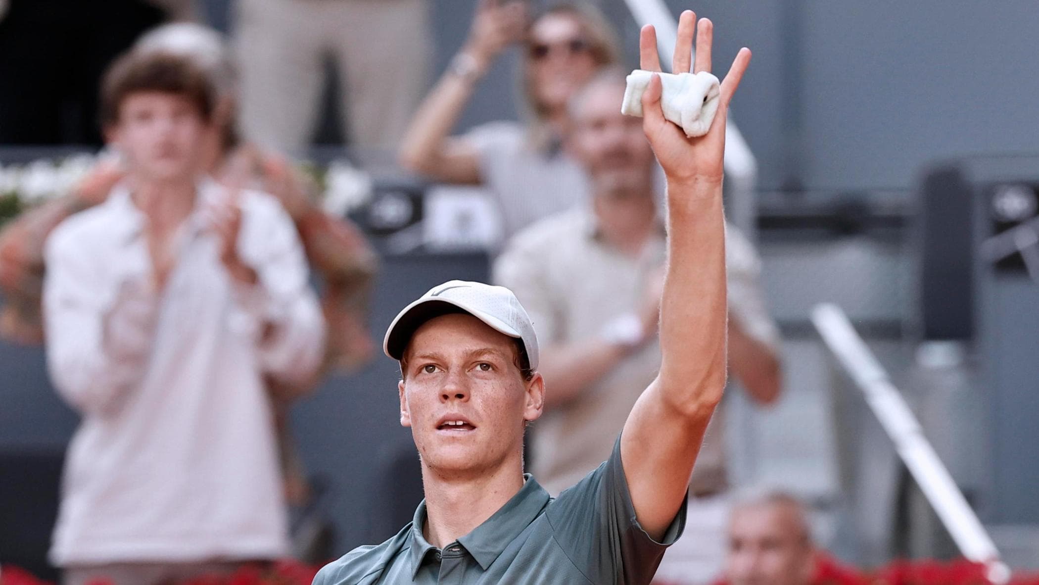 Sinner soffre a Madrid ma batte Bonzi al terzo set: “Ho fatto molta fatica, devo migliorare”