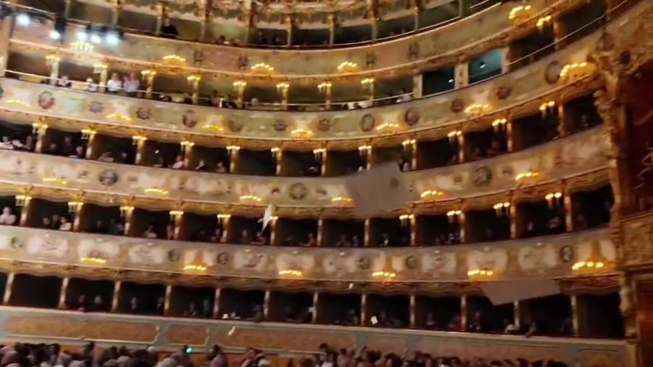 "Colabianchi dimettiti!": una nuova protesta a La Fenice di Venezia prima di un concerto