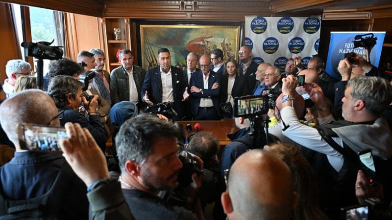Napoli, 22 aprile: Roberto Vannacci all'inaugurazione della sede di Futuro Nazionale