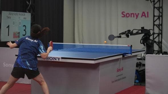 La pallina da ping-pong sbatte sul nastro: la reazione del robot Sony è inaspettata