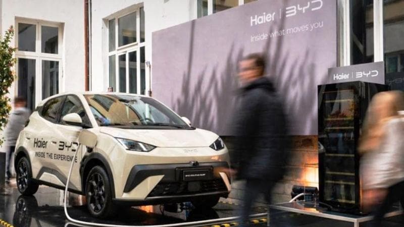 Ironia Byd, quando l’auto elettrica è “veramente” una lavatrice e fa il bucato
