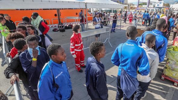 Rimpatrio dei minori migranti, i poteri passano dai giudici ai prefetti