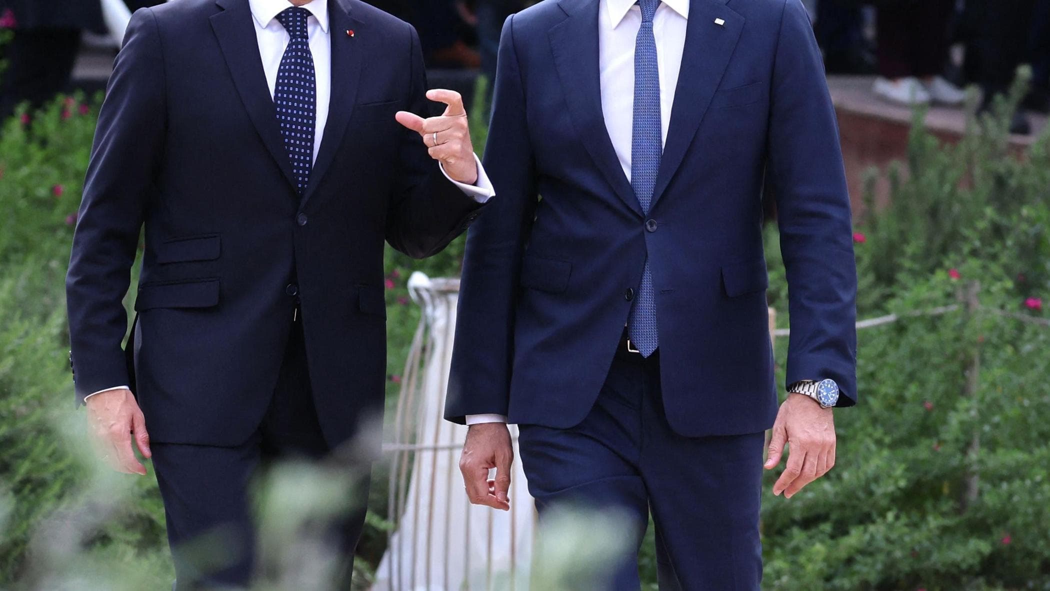 Macron spinge sugli eurobond, asse con la Grecia contro i falchi