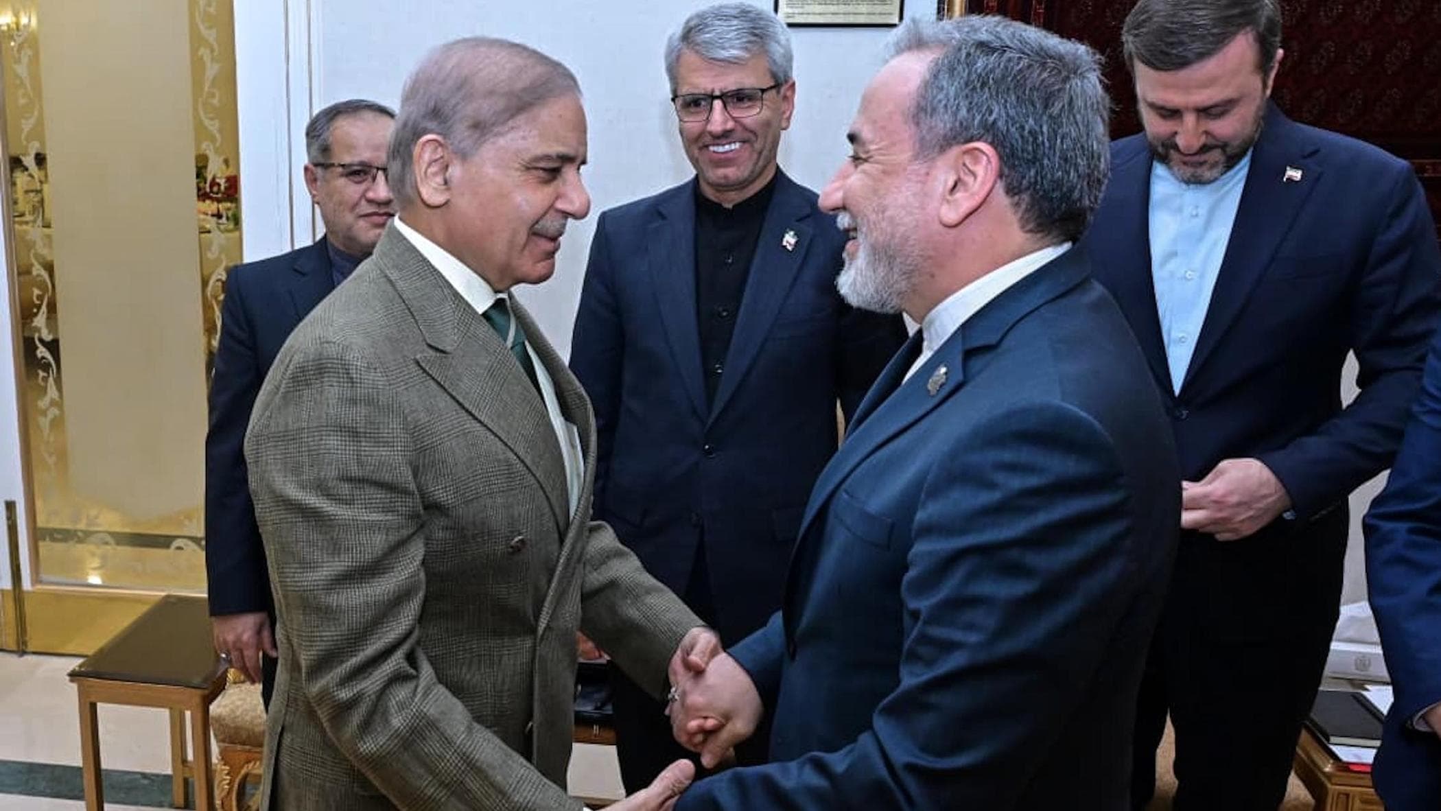 Il muro degli inviati di Teheran: “Non tocca a noi fare concessioni” Ma la trattativa è ancora aperta