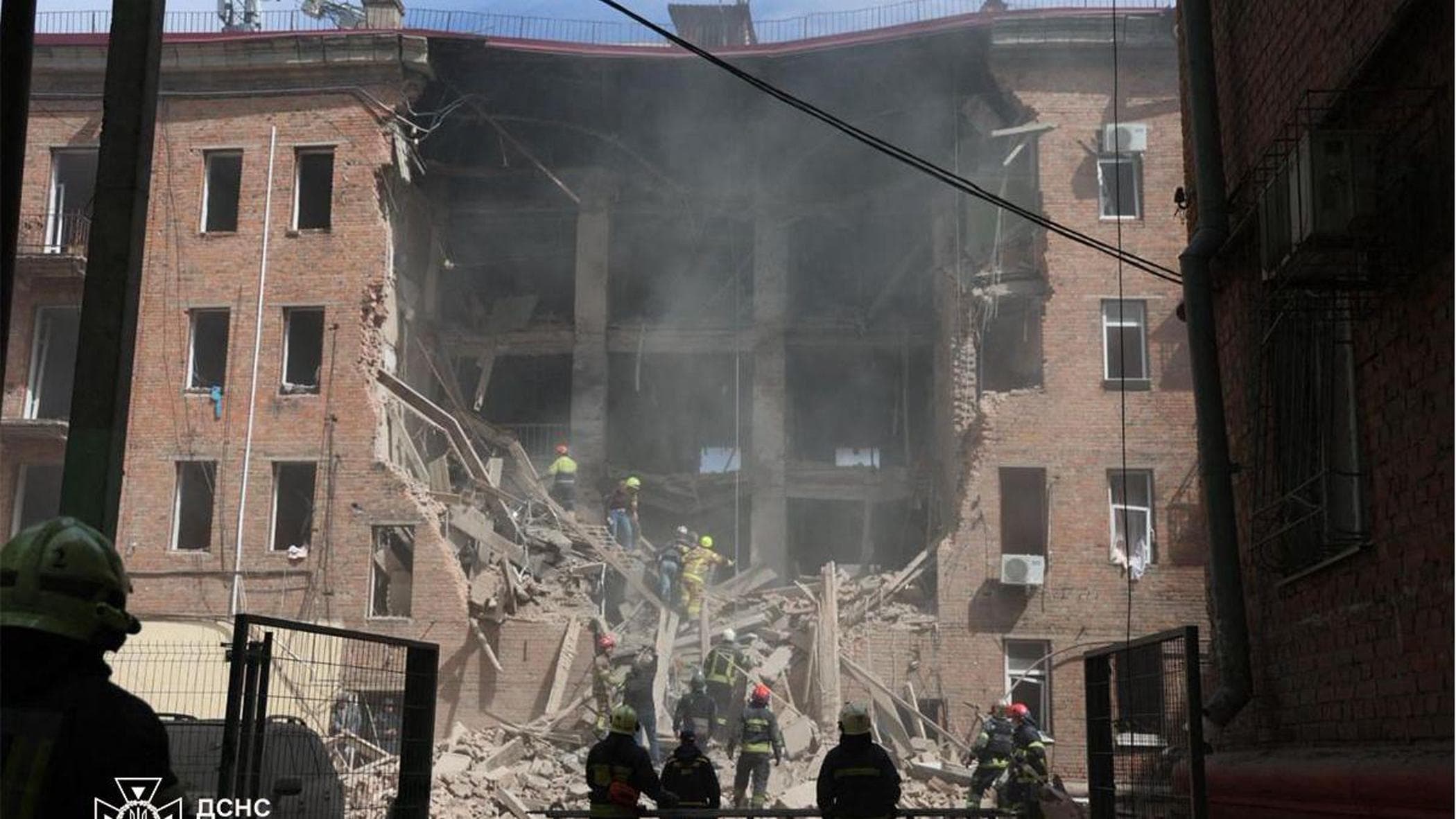 Guerra Ucraina - Russia, le news di oggi. L’inferno di Dnipro, per dieci ore sotto attacco russo: 8 morti