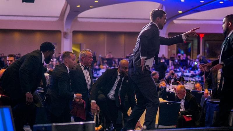 Al tavolo 219 della cena con Trump, cento metri dall’attentatore: gli spari, poi tutti a terra_GettyImages-2272612872