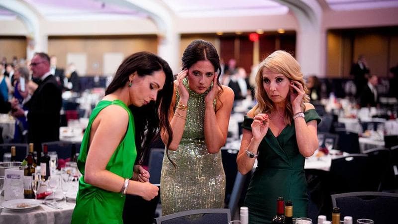 Al tavolo 219 della cena con Trump, cento metri dall’attentatore: gli spari, poi tutti a terra_GettyImages-2272612977