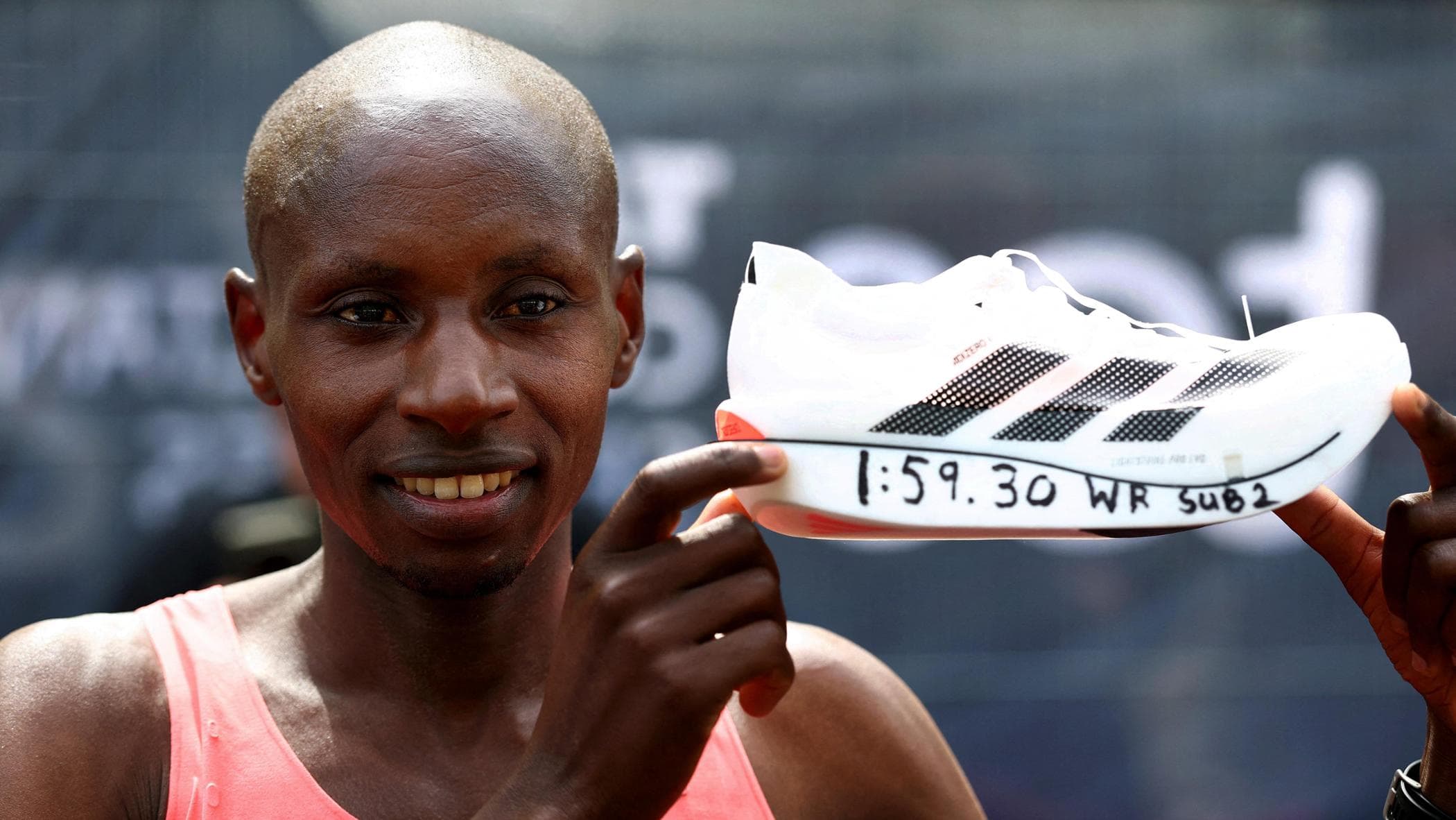 Sawe nella storia, primo uomo a correre la maratona in meno di due ore