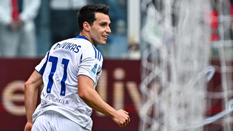 Douvikas esulta dopo il gol del vantaggio