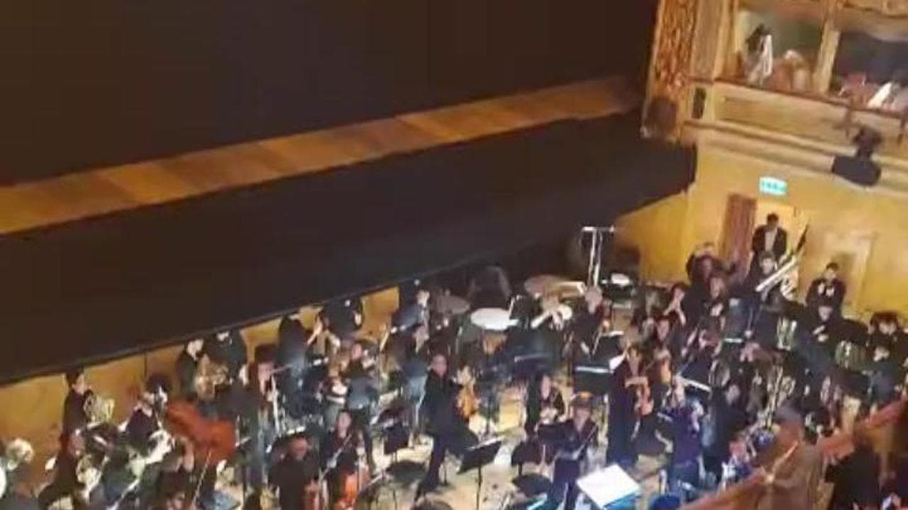 La Fenice, orchestra e pubblico in festa durante il "Lohengrin" per l'addio a Venezi