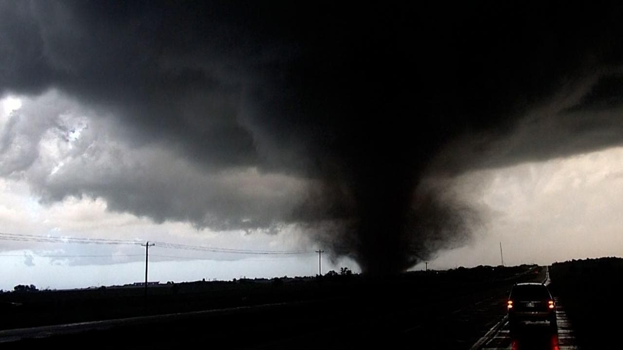 Stati Uniti: serie di tornado in Oklahoma, la furia del vento si abbatte su una base aerea