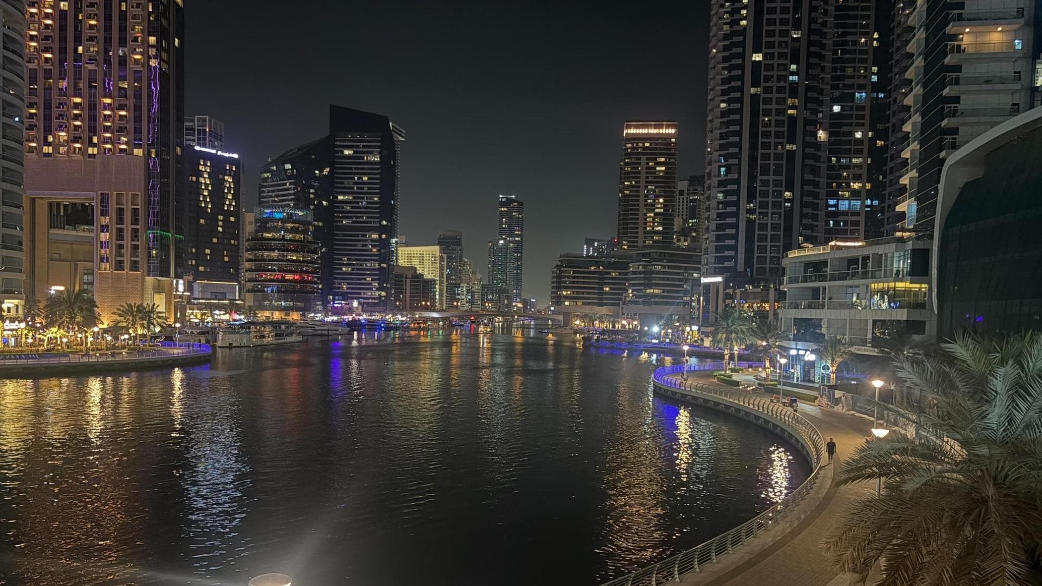 Dubai, prove di normalità. Ma i grattacieli restano vuoti, e scatta la caccia ai dollari