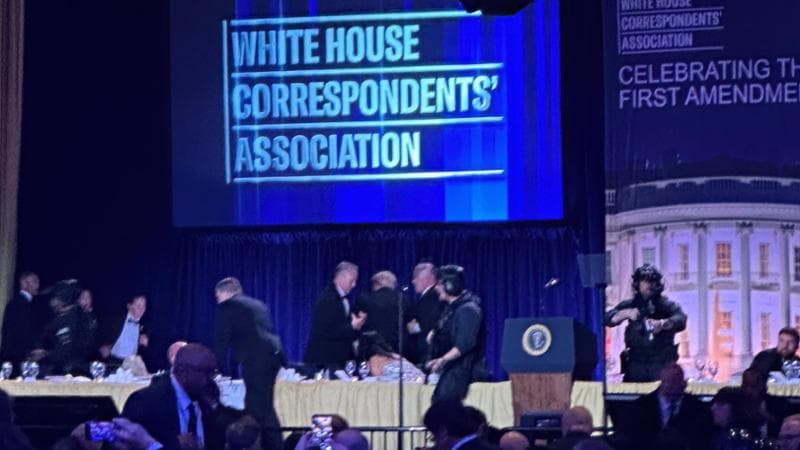 I servizi segreti circondano Trump dopo l'attentato

&nbsp;
