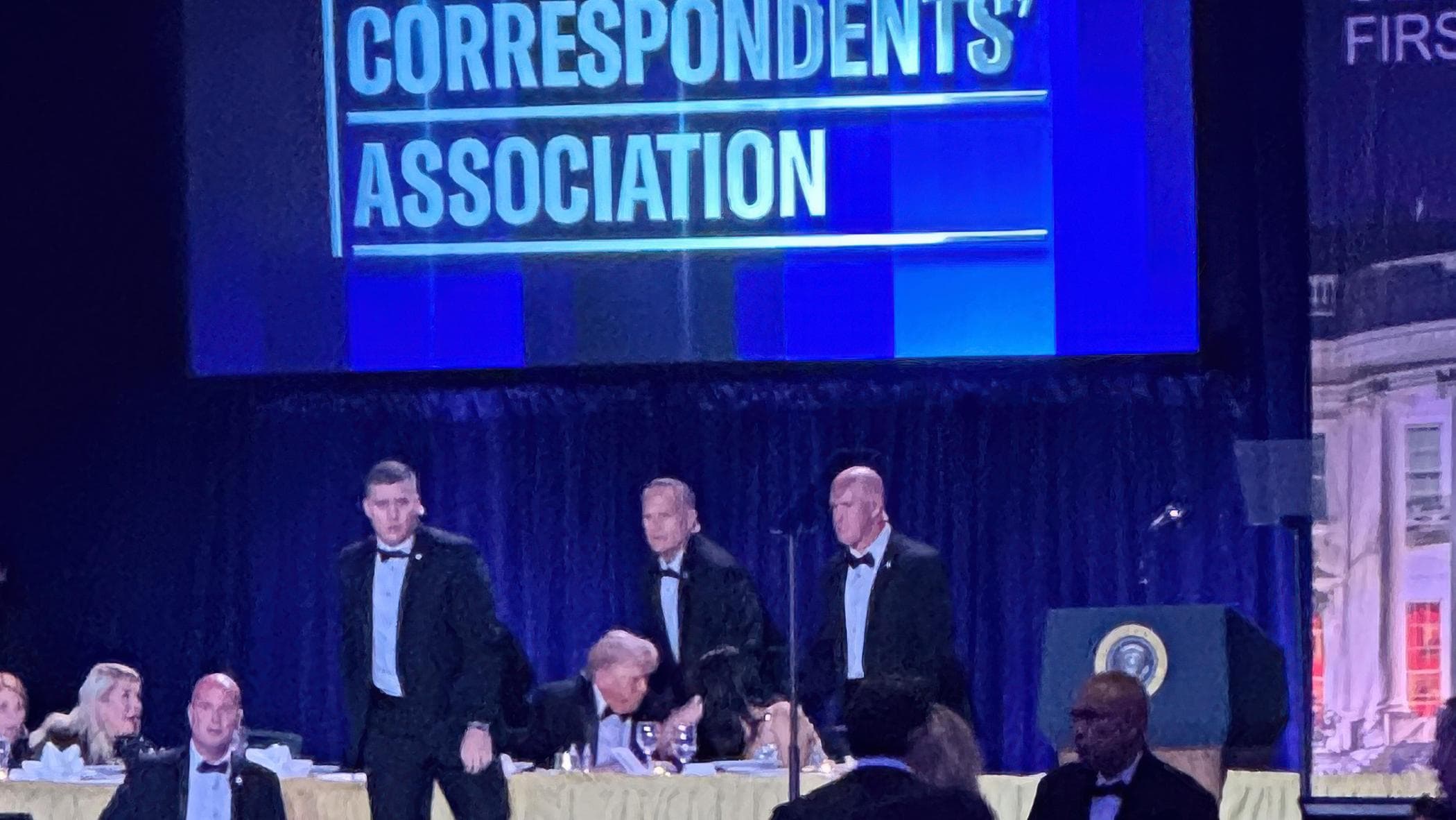 La stanza all’Hilton piena d’armi: è polemica sul Secret Service sorpreso da una corsa di 18 metri