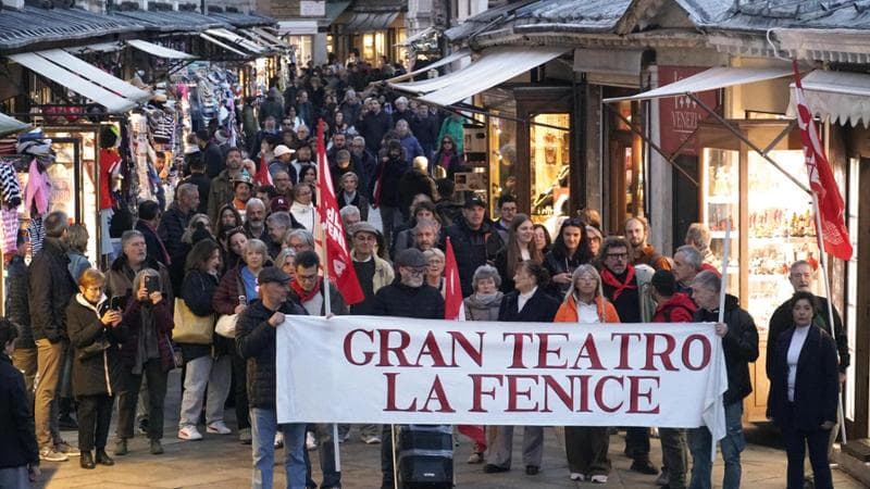 Anteprima: Biennale, Venezi, le inchieste su Brugnaro. Così la destra affonda in Laguna