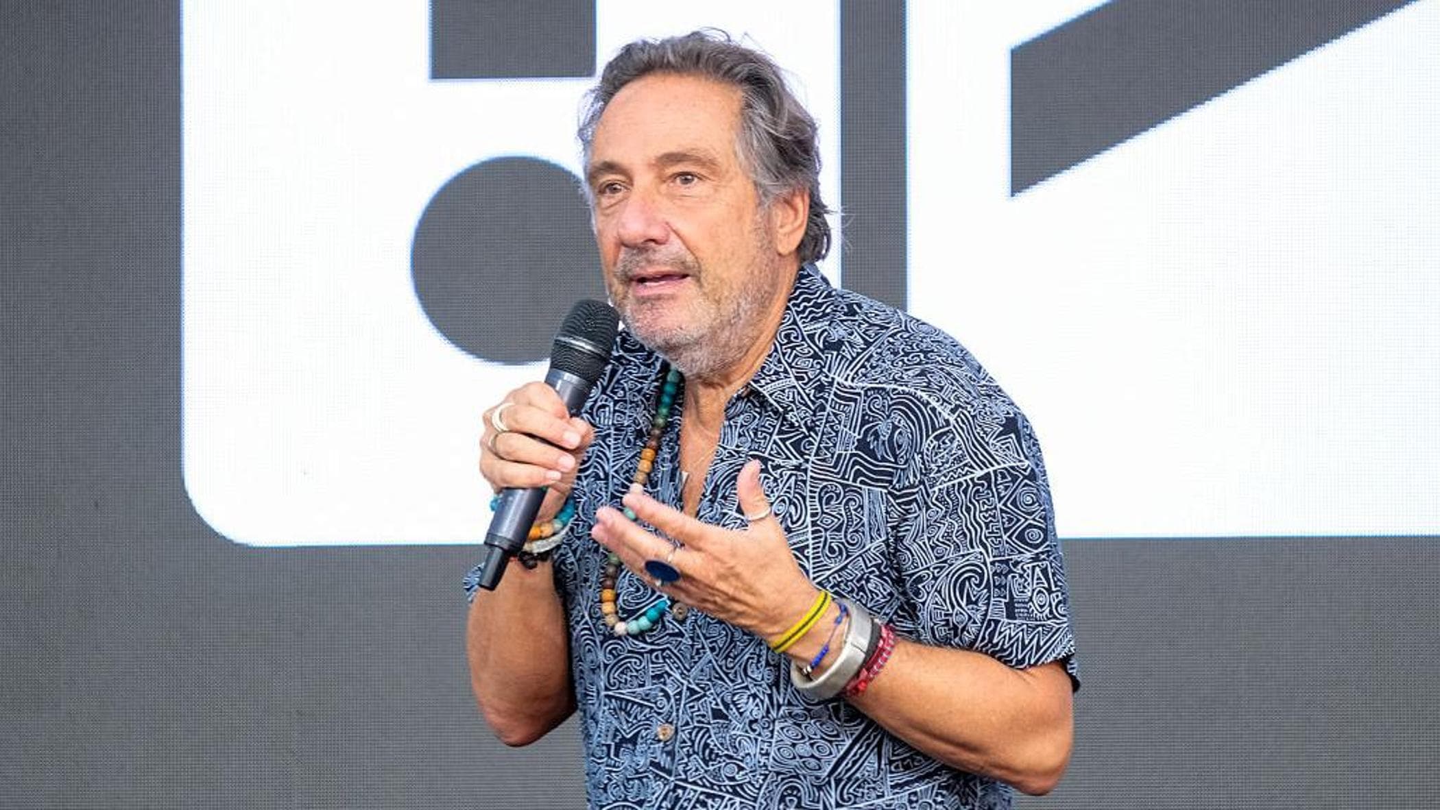 “La caccia è m...”. “Ma io gli animali li mangio”. Lite Tozzi-Burioni dopo la morte di un cacciatore