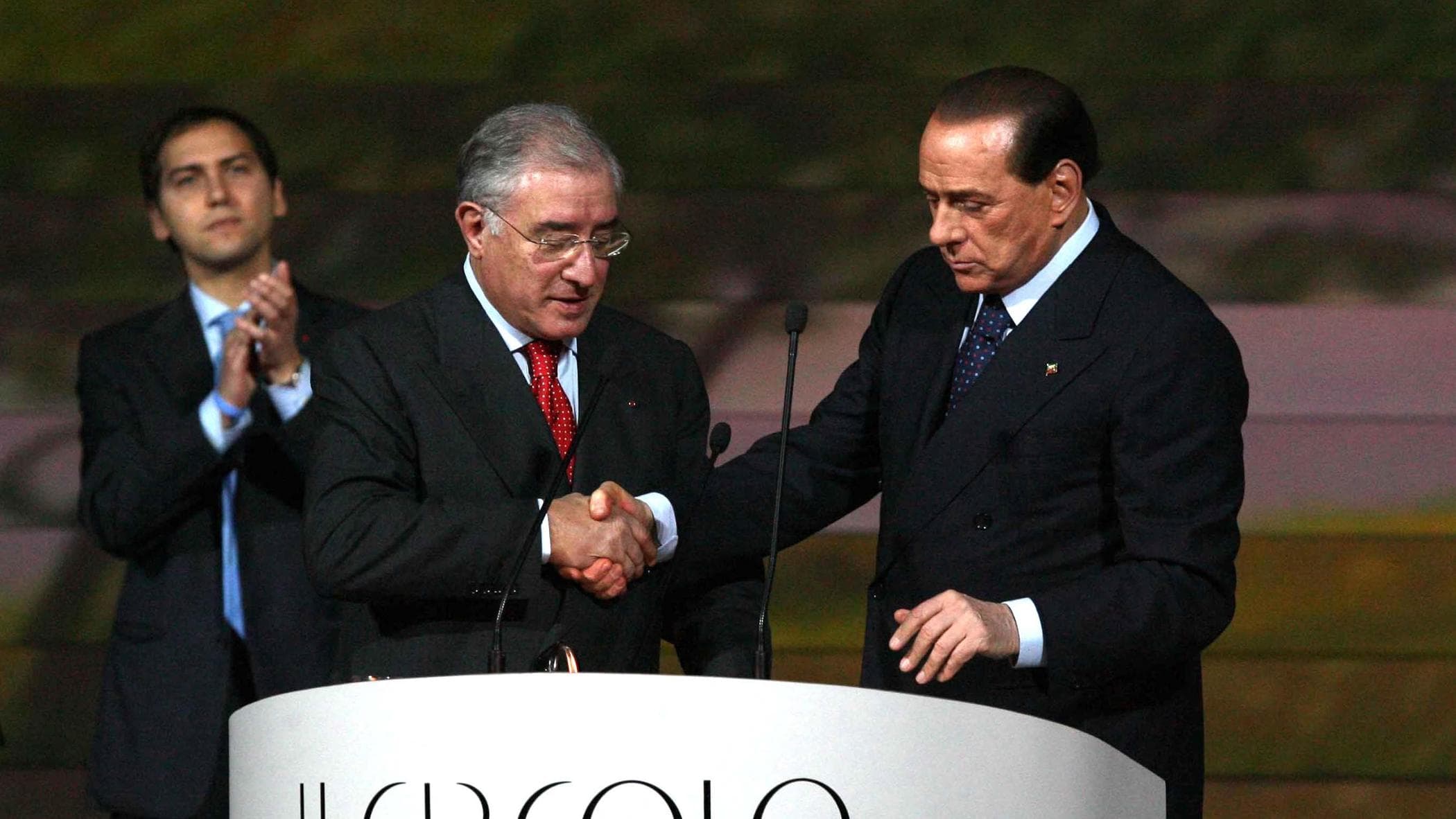 Dell’Utri e quei 42 milioni donati da Berlusconi “Il prezzo del silenzio”