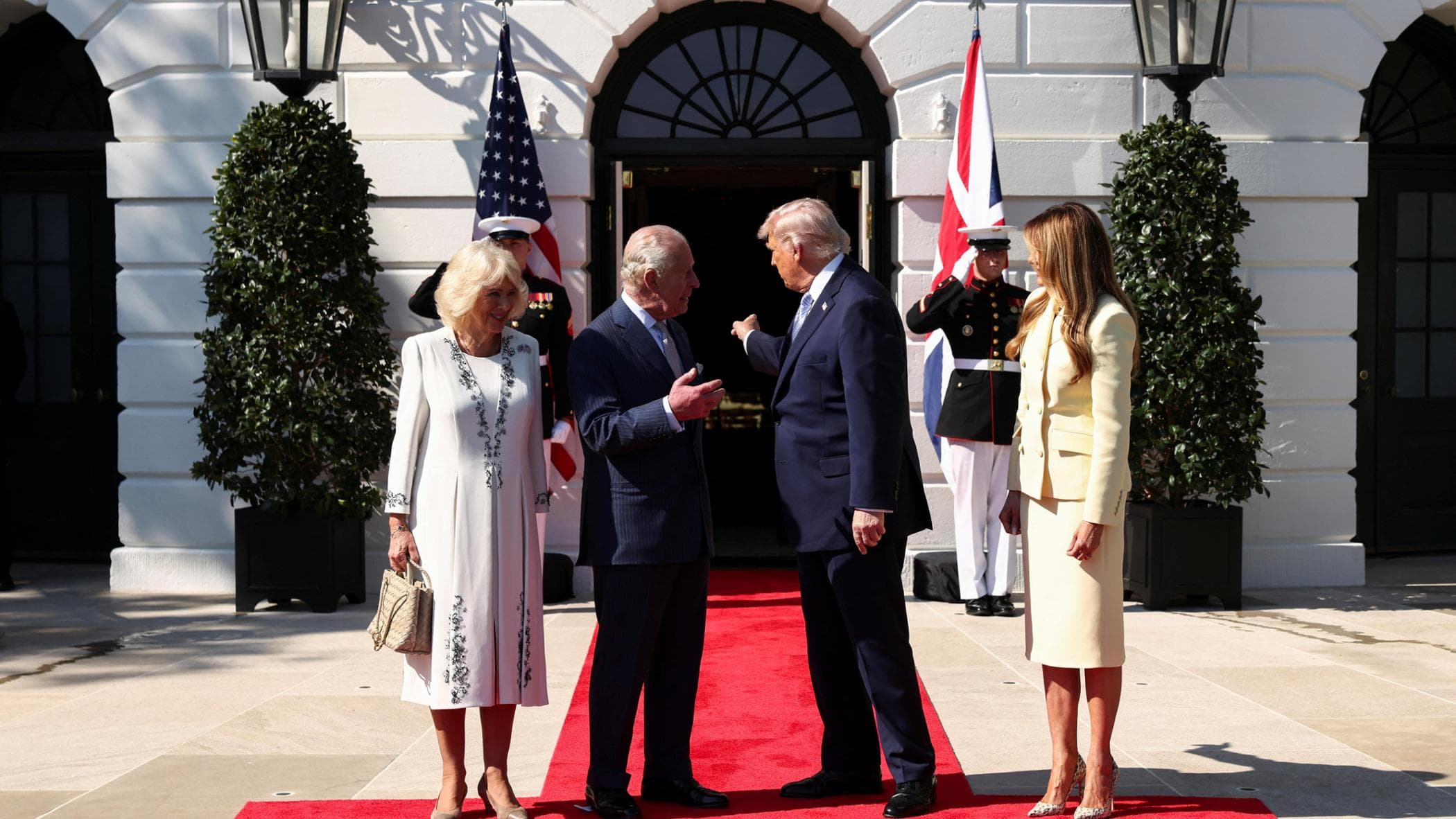 Trump accoglie re Carlo a Washington: “È stato coraggioso a venire”