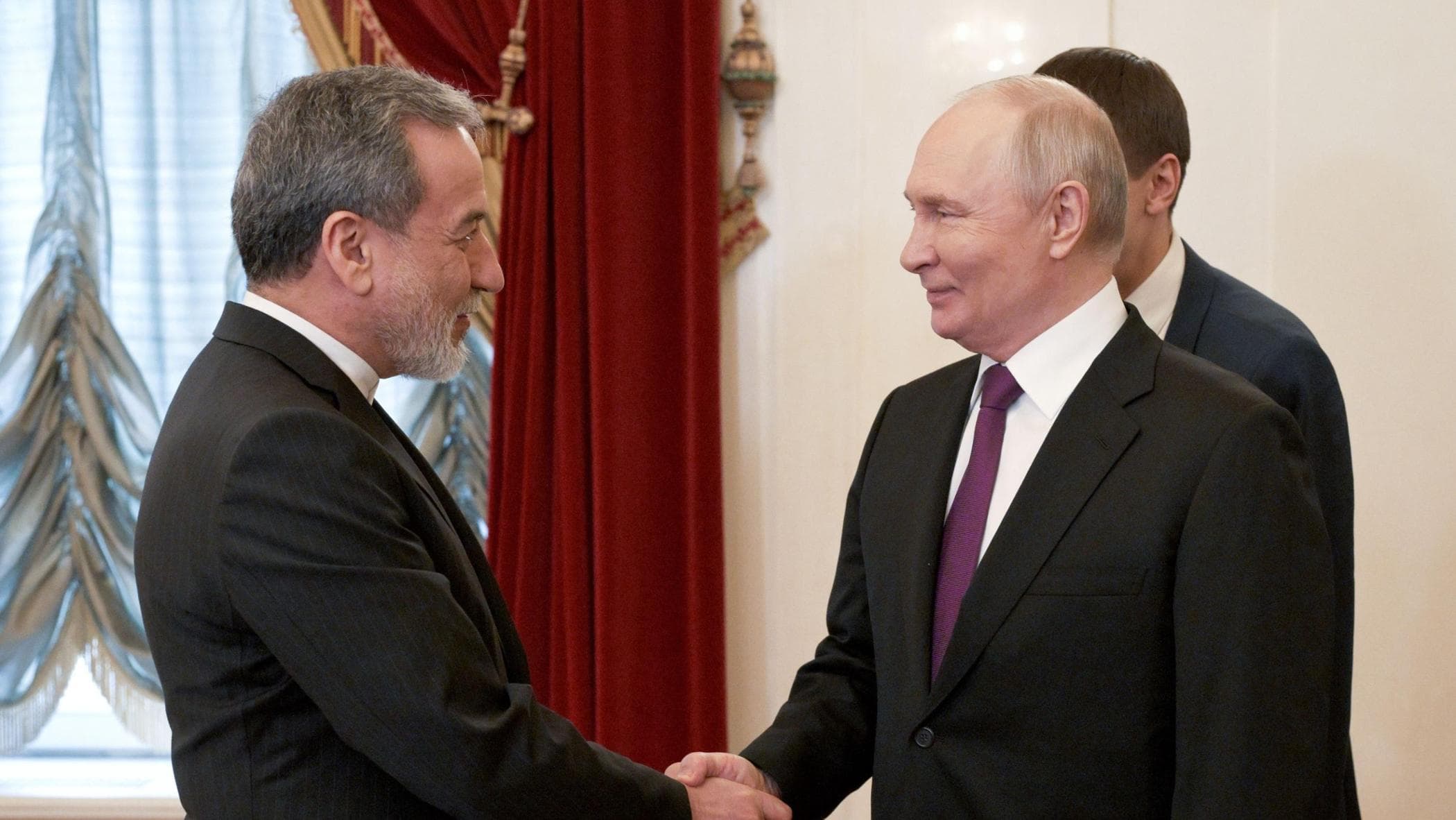 L’Iran: “Riaprire Hormuz poi parliamo di nucleare”. Ma agli Usa non basta