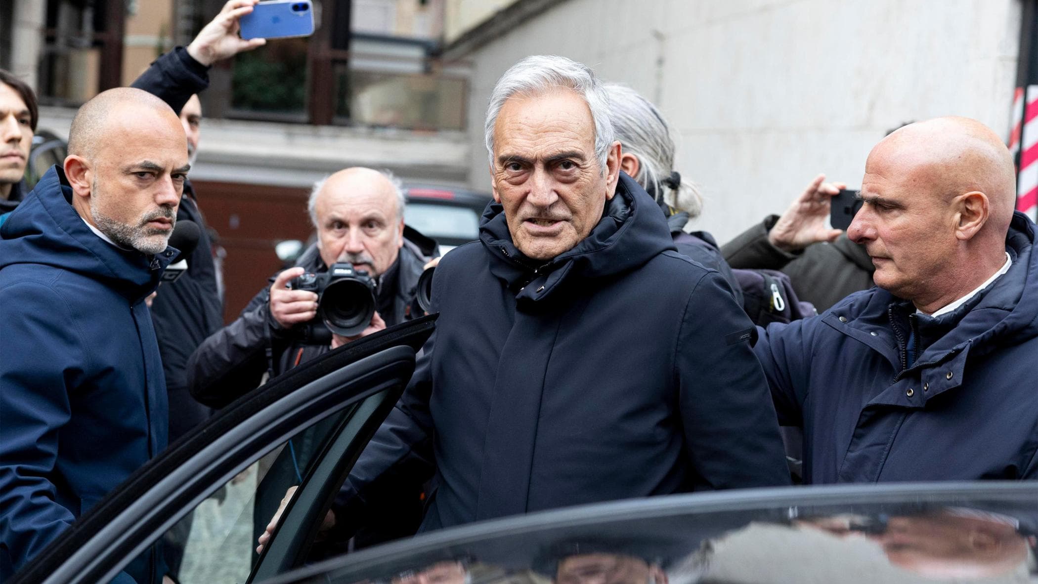 Federcalcio, l’ipotesi commissario e le minacce del presidente Uefa: “Così Europeo a rischio”