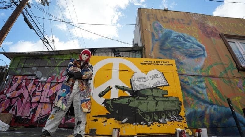 Anteprima: La street artist Laika1954 negli Usa: “Stato di diritto in pericolo”. E lancia il suo nuo…