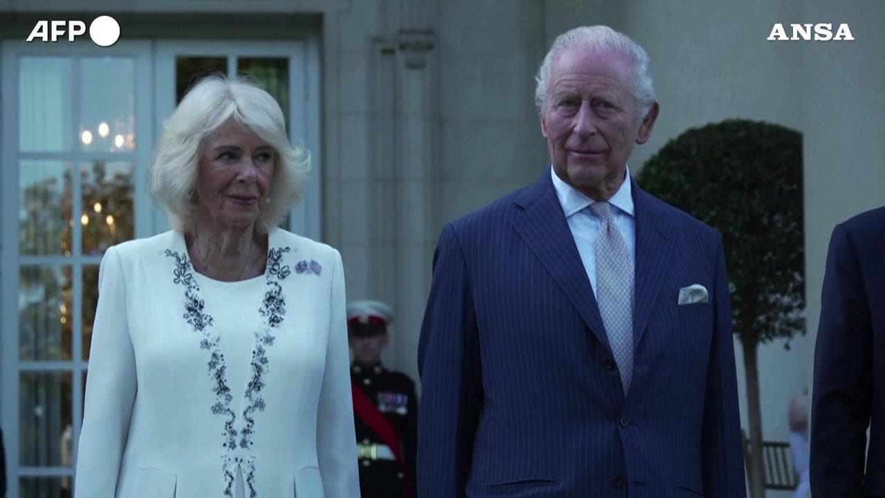 Carlo e Camilla negli Usa: il ricevimento all'ambasciata inglese a Washington