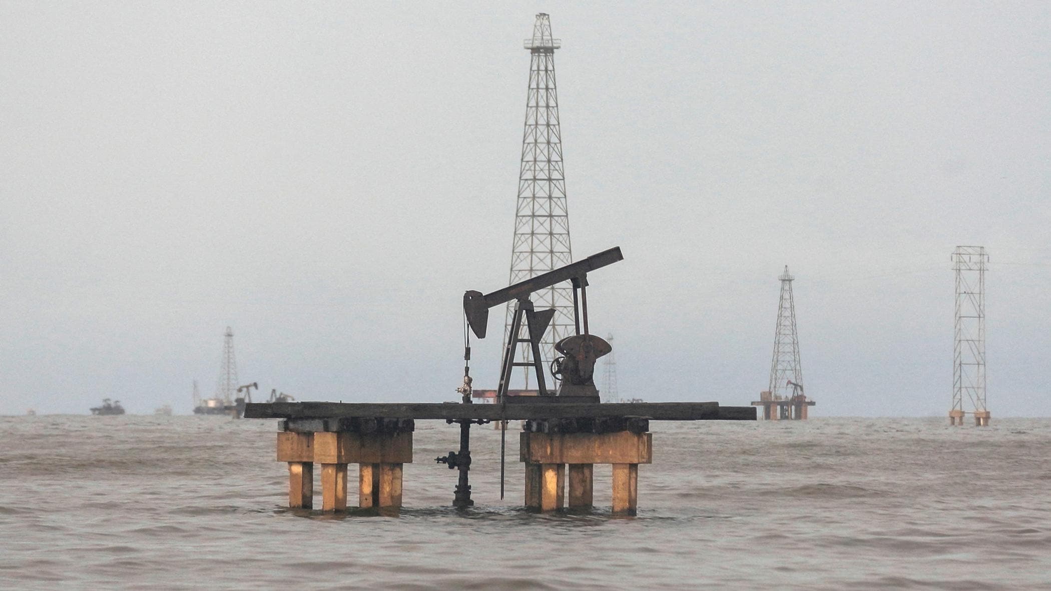 Le Borse oggi 28 aprile. Il petrolio corre. Taglio accise, Meloni: “Studiamo proroga più breve”