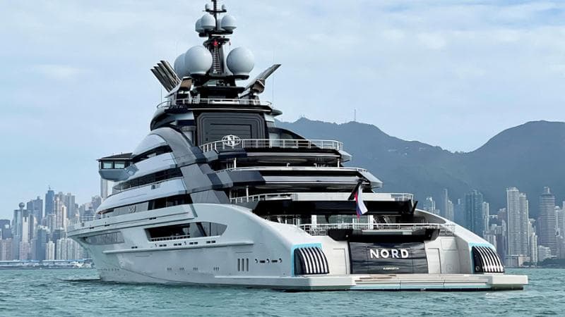 Anteprima: Il superyacht russo del magnate vicino a Putin che ha superato Hormuz