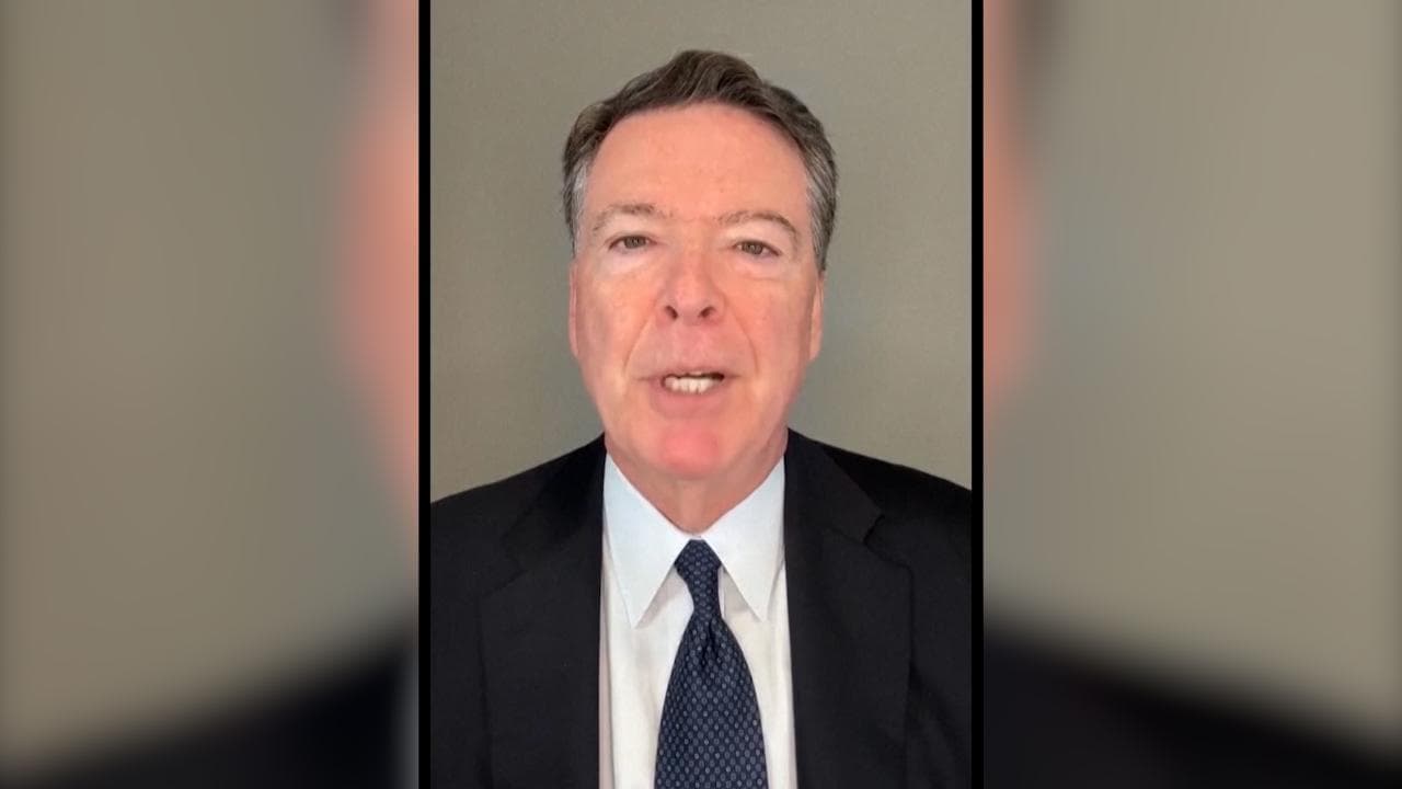 L'ex Fbi Comey sotto accusa: "Sono innocente, incriminato per una foto di conchiglie"