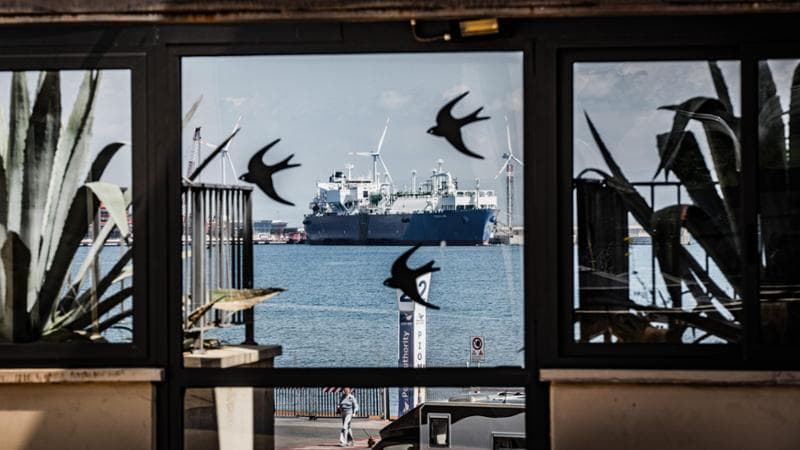 La nave rigassificatrice Italys Lng ormeggiata nel porto di Piombino. Luigi Narici