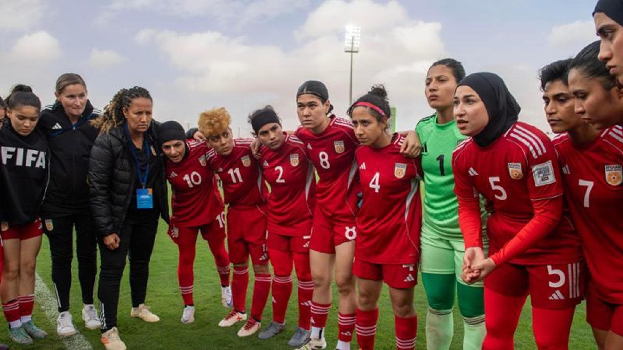 Kadın futbolu, FIFA, 5 yıllık sürgün antrenmanının ardından Afgan milli takımını tanıdı
