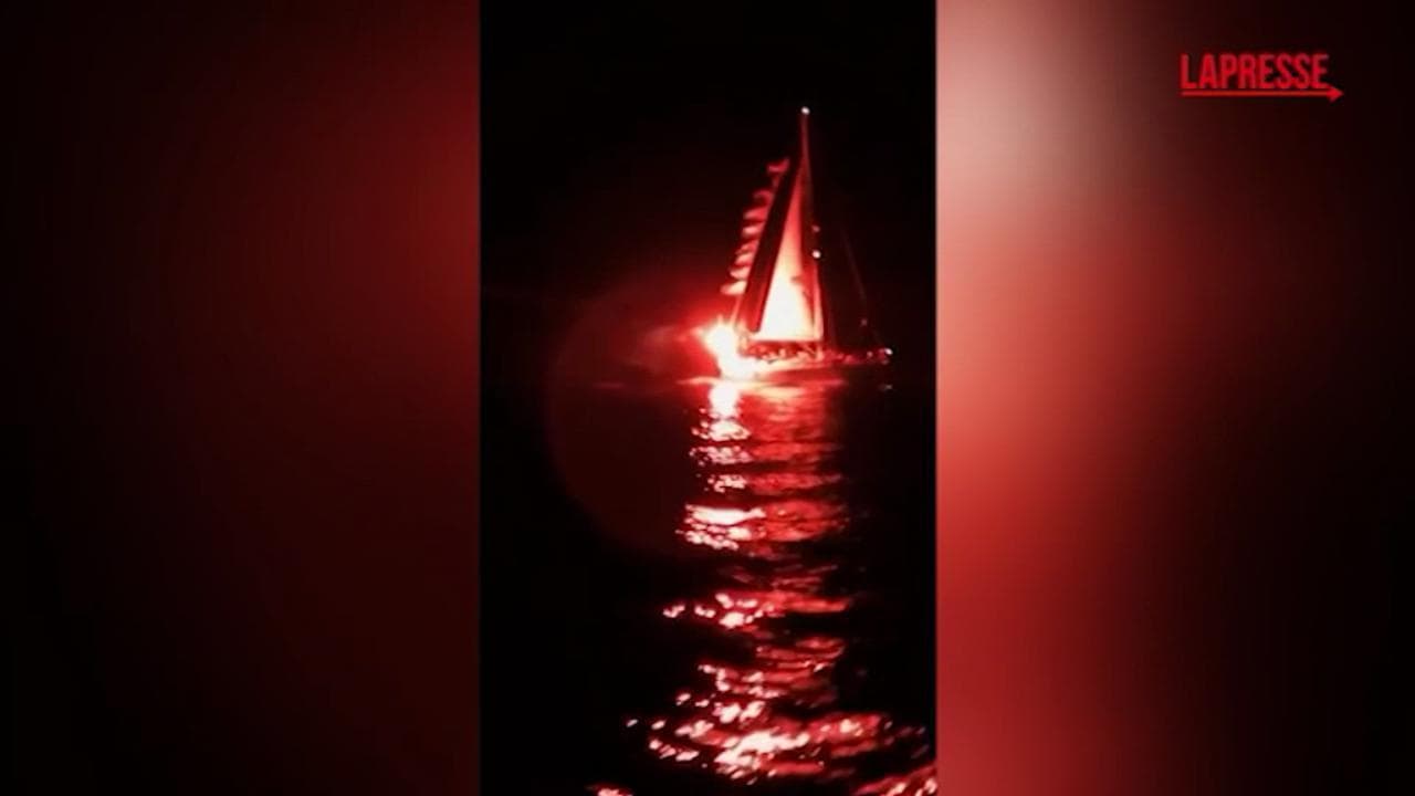 Creta, Flotilla: "Motoscafi israeliani hanno fermato le nostre navi con laser e armi"