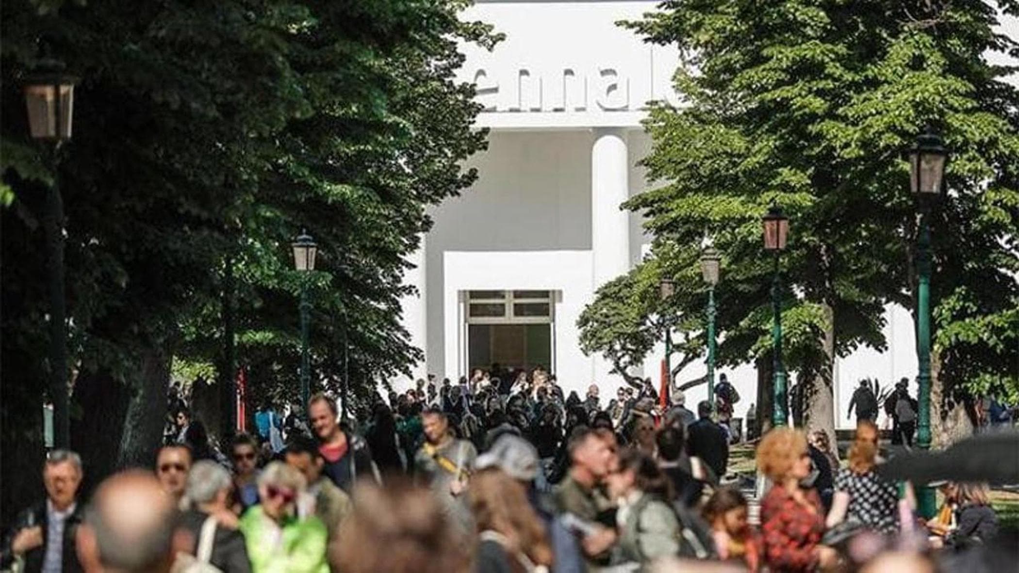 Biennale Arte, chi c’era nella giuria dei Leoni d’Oro che si è dimessa