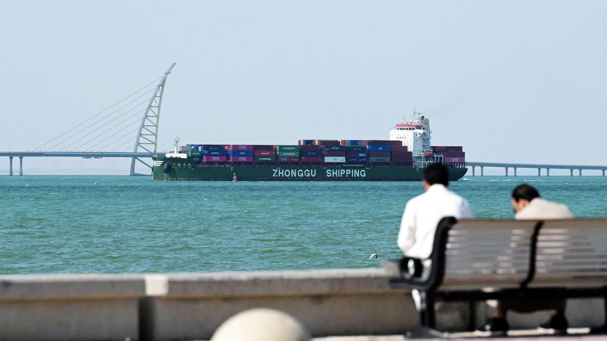 Davari: “Trattiamo sul nucleare ma prima serve un accordo sui pedaggi delle navi a Hormuz”