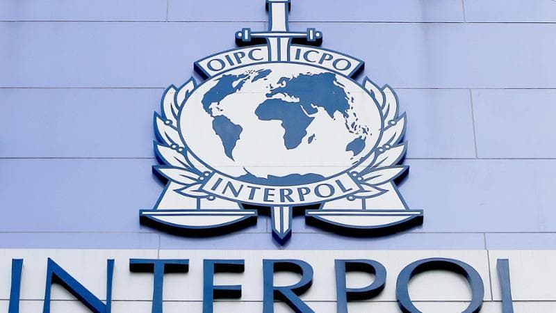 Anteprima: Minetti e Cipriani, i precedenti dimenticati e l’elenco delle feste. L’Interpol indaga in…