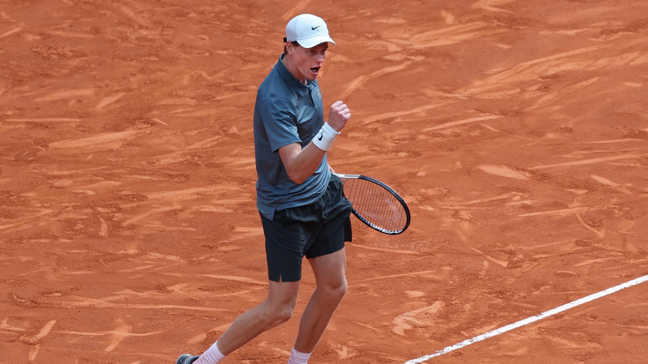 Sinner in finale a Madrid: 6-2, 6-4 a Fils, ora Blockx o Zverev. “Contento del mio livello”
