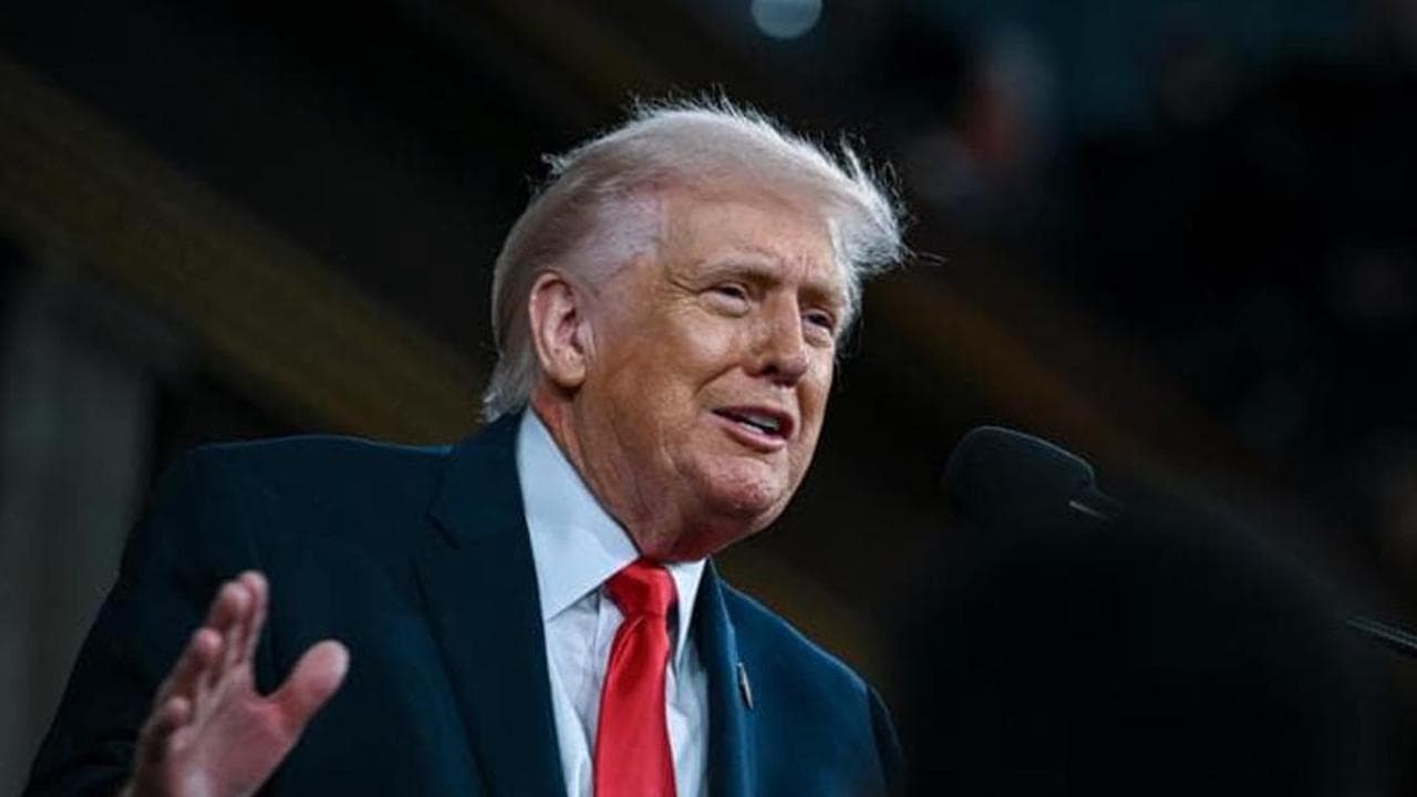 Trump, marcia indietro sui dazi. “L’Ue non rispetta l’accordo. Da lunedì 25% su auto e camion”