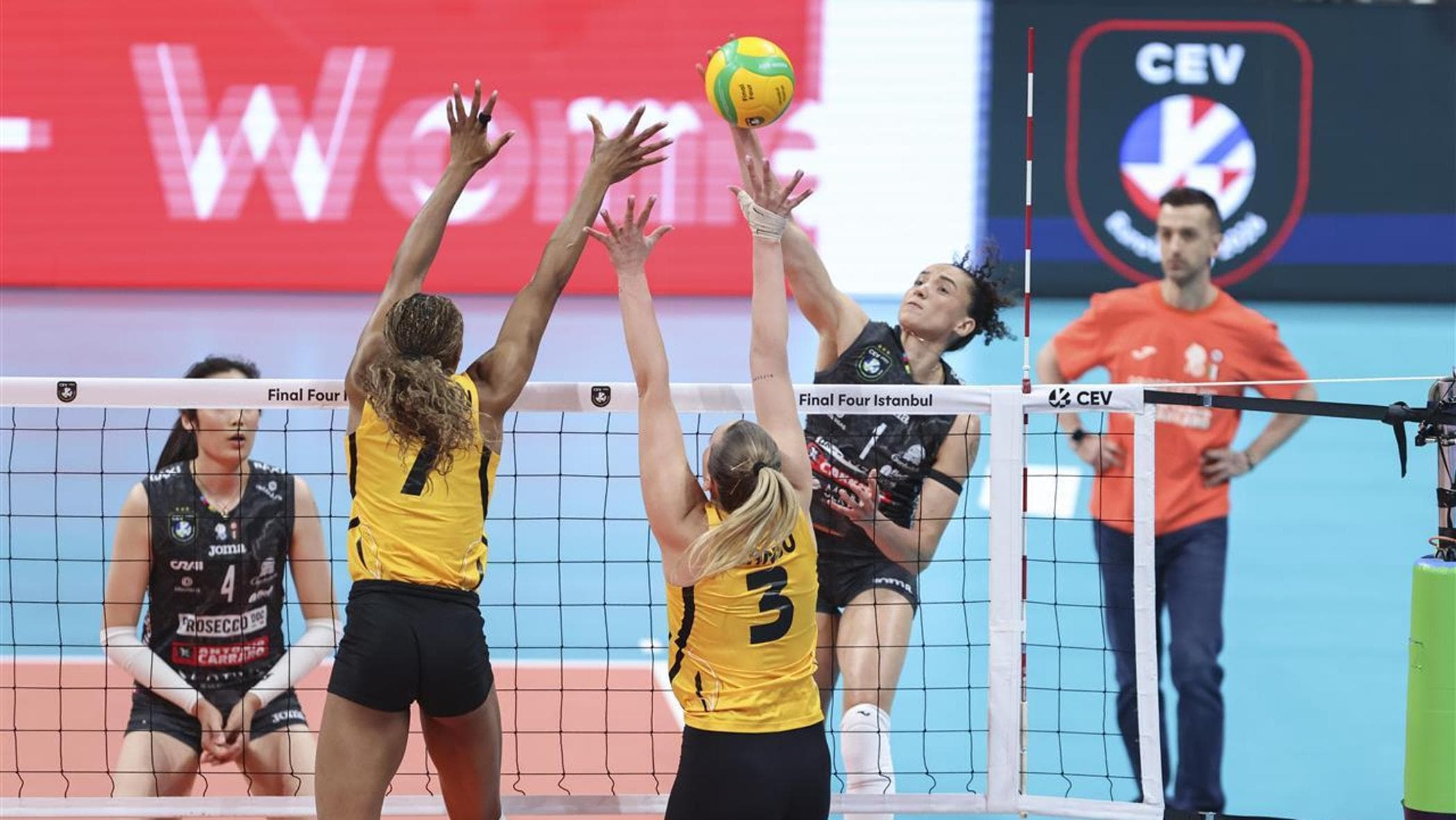 Champions, finale senza italiane: battute al tie-break Conegliano e Scandicci