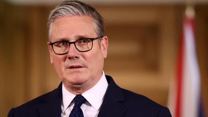 Anteprima: Complotti, alcol e la vendetta della sinistra: a Londra parte la corsa al dopo Starmer